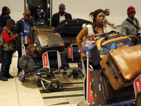 Nigerians leave SA